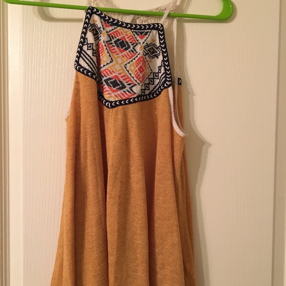Patterned Tank Top - Picture 3 of 5